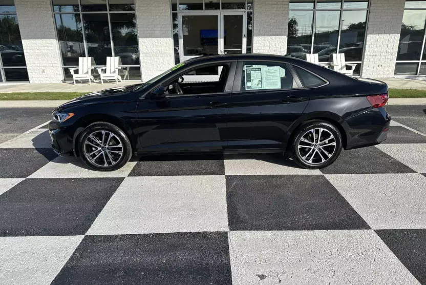 2025 Volkswagen Jetta Sport photo 1