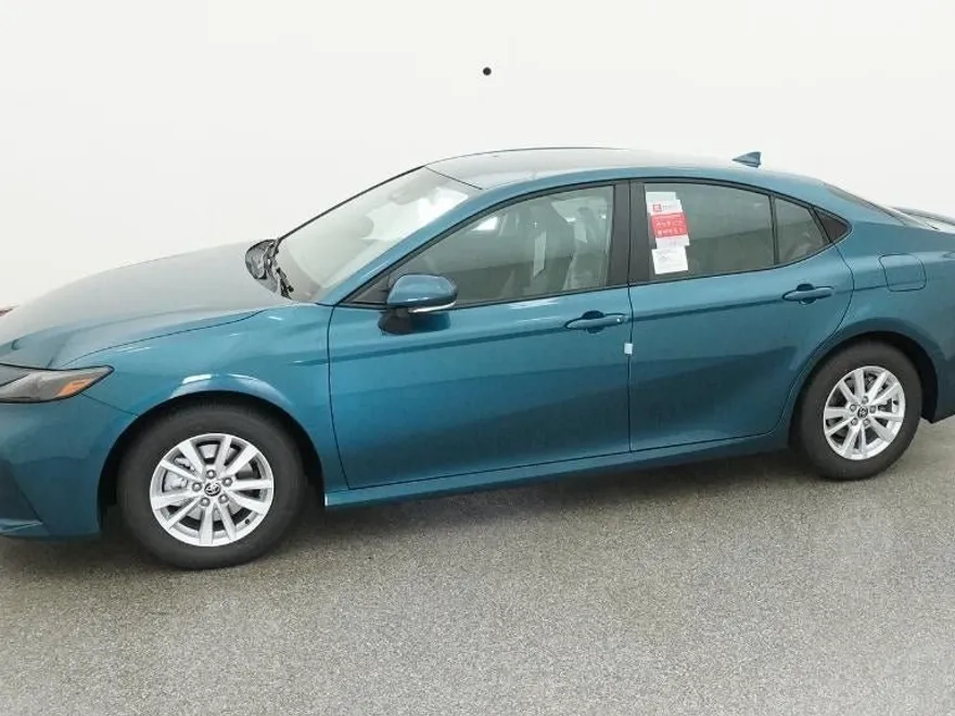 2025 Toyota Camry LE photo 1