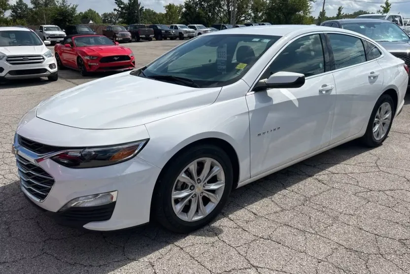 2024 Chevrolet Malibu 1LT photo 1