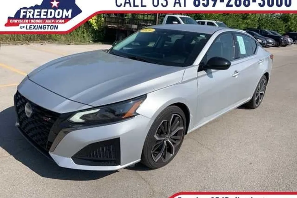 2024 Nissan Altima 2.5 SR photo 1