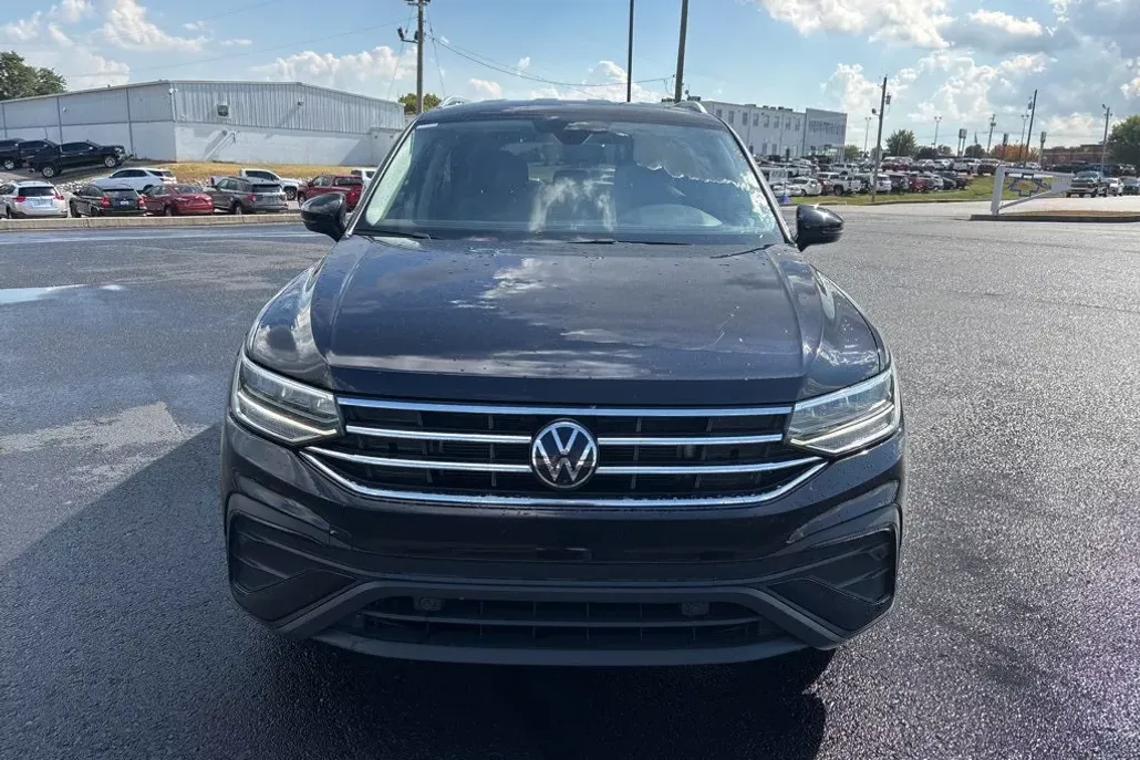 2023 Volkswagen Tiguan SE photo 1