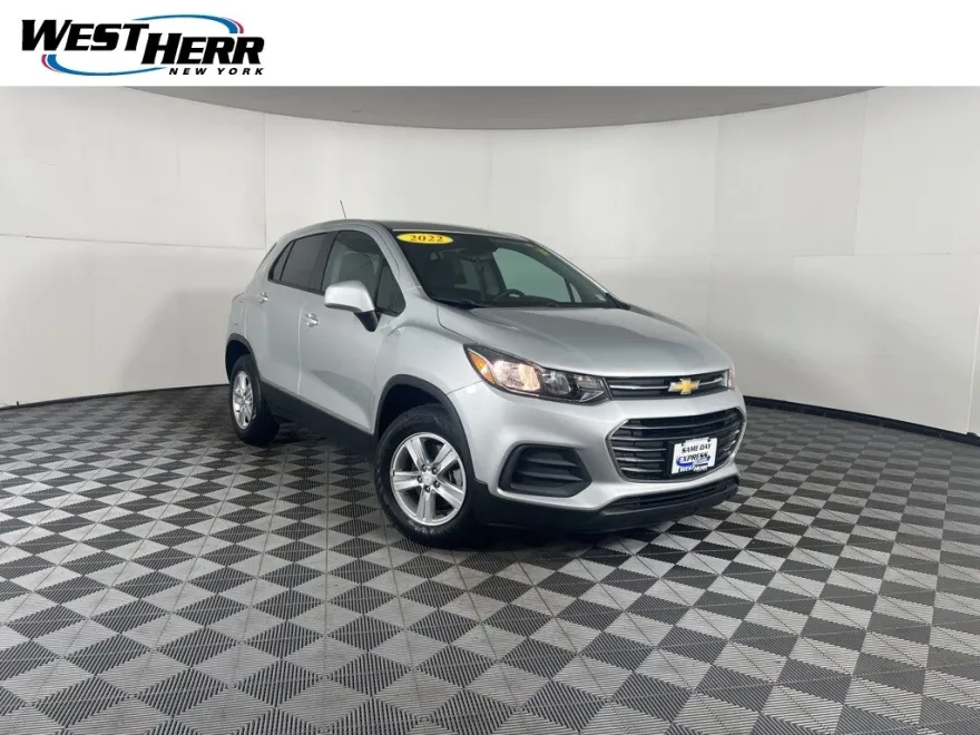 2022 Chevrolet Trax LS photo 1