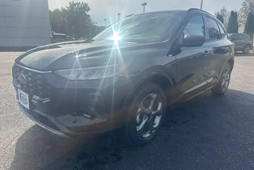 2024 Ford Escape ST-Line photo 1