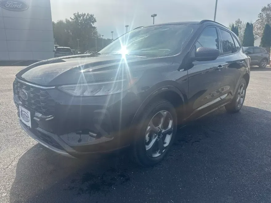 2024 Ford Escape ST-Line photo 1