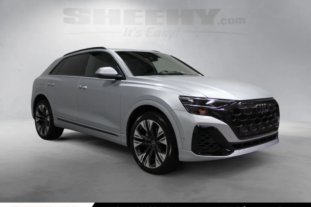 2024 Audi Q8 55 Premium Plus photo 1