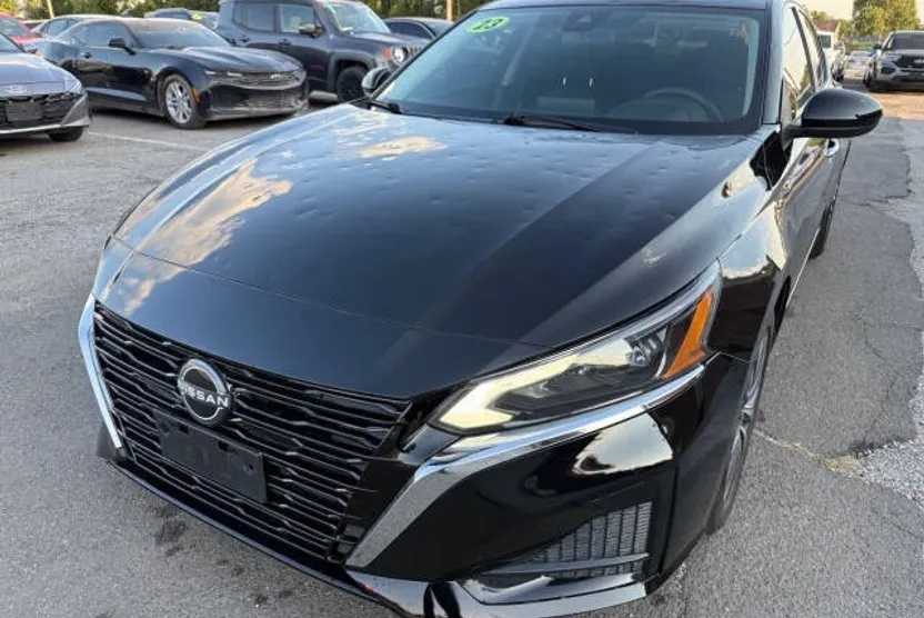 2023 Nissan Altima SV photo 1