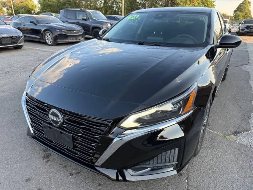 2023 Nissan Altima SV photo 1