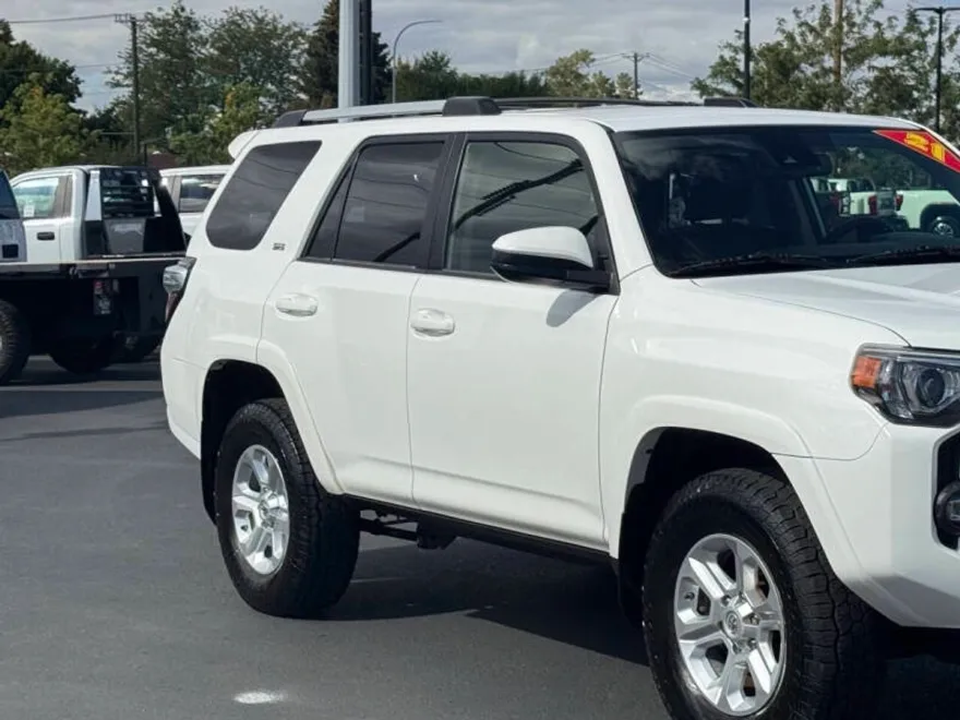 2021 Toyota 4Runner SR5 photo 1