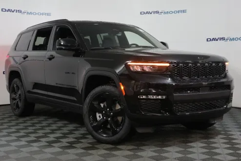 2025 Jeep Grand Cherokee Limited photo 2
