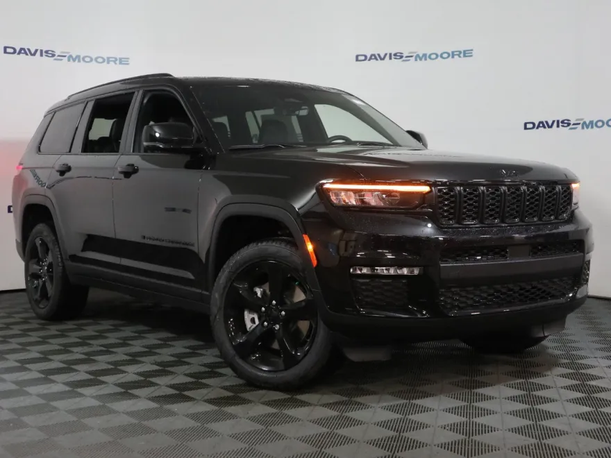 2025 Jeep Grand Cherokee Limited photo 2