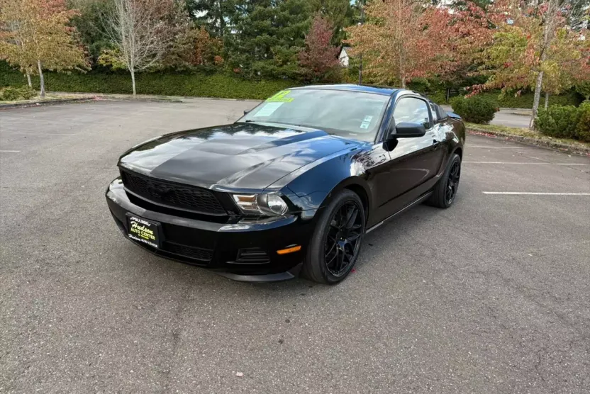 2012 Ford Mustang V6 photo 1