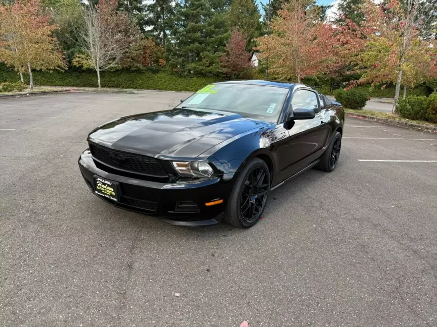 2012 Ford Mustang V6 photo 1