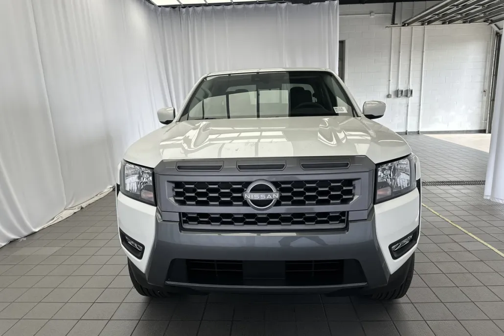 2025 Nissan Frontier Crew Cab SV photo 1