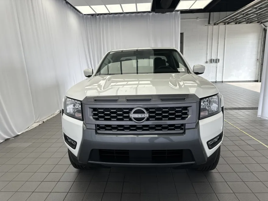 2025 Nissan Frontier Crew Cab SV photo 1