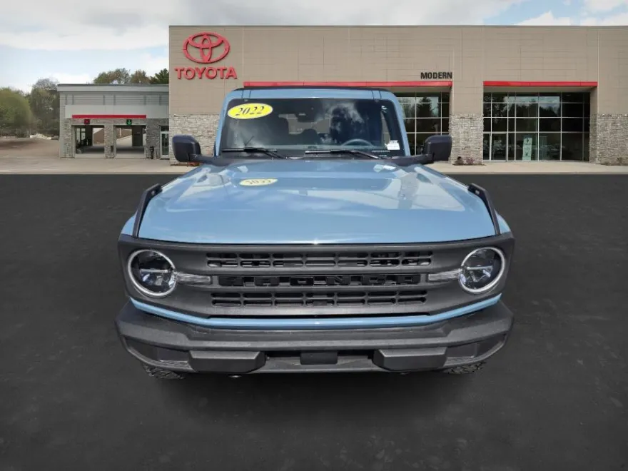 2022 Ford Bronco Base photo 1