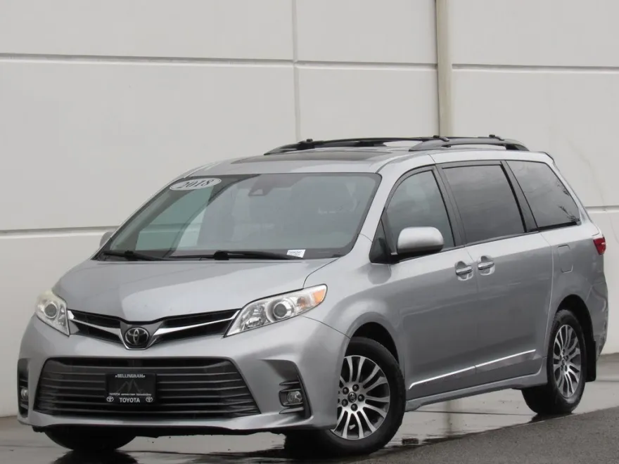 2018 Toyota Sienna XLE photo 1