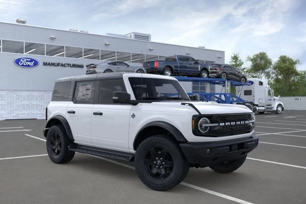 2025 Ford Bronco Outer Banks photo 1