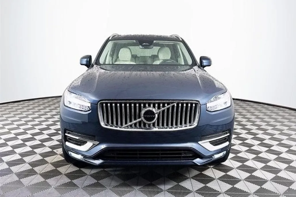 2024 Volvo XC90 B5 Core photo 1