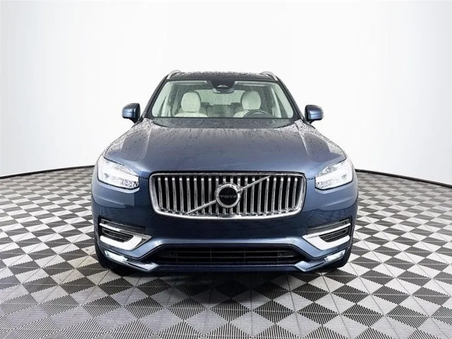 2024 Volvo XC90 B5 Core photo 1
