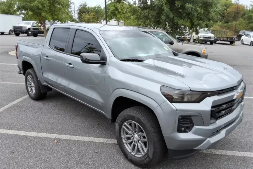 2023 Chevrolet Colorado LT photo 1