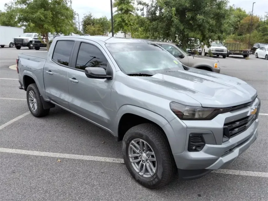 2023 Chevrolet Colorado LT photo 1