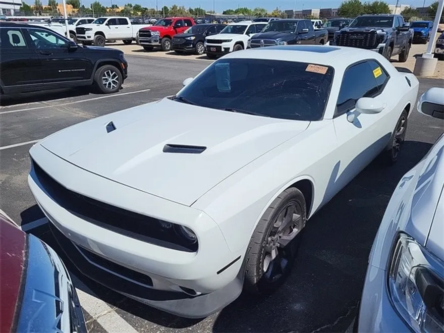 2018 Dodge Challenger SXT photo 1