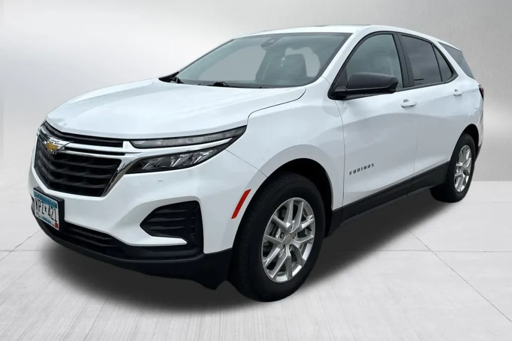 2023 Chevrolet Equinox LS photo 1