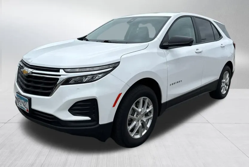 2023 Chevrolet Equinox LS photo 1