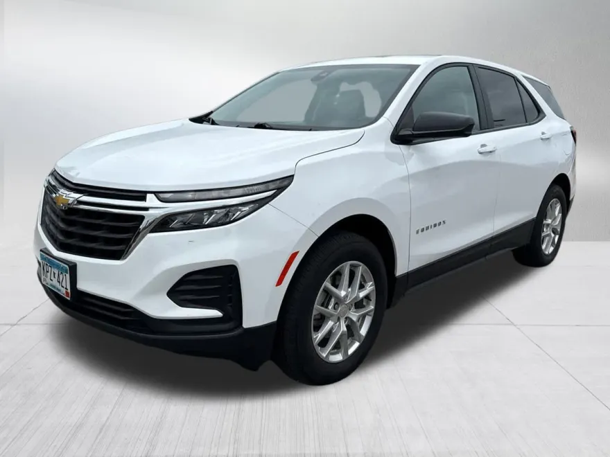2023 Chevrolet Equinox LS photo 1
