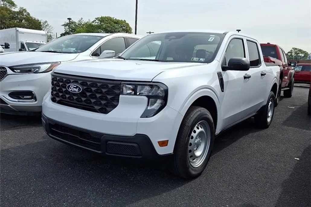 2025 Ford Maverick XL photo 1