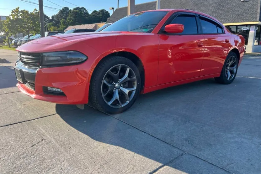 2016 Dodge Charger SXT photo 1