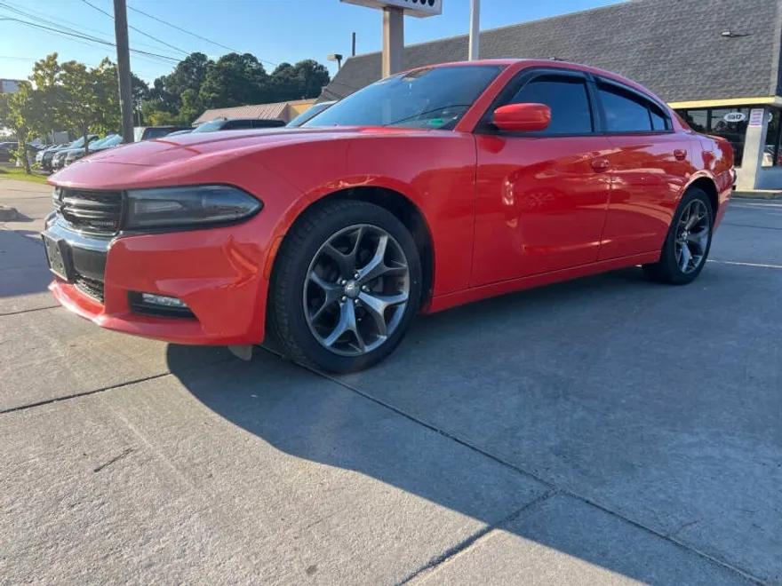 2016 Dodge Charger SXT photo 1