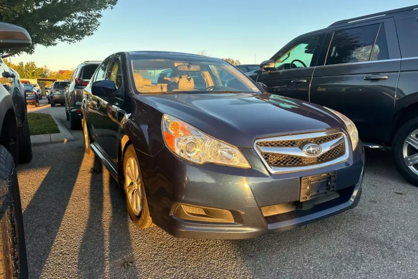 2011 Subaru Legacy 2.5i photo 1