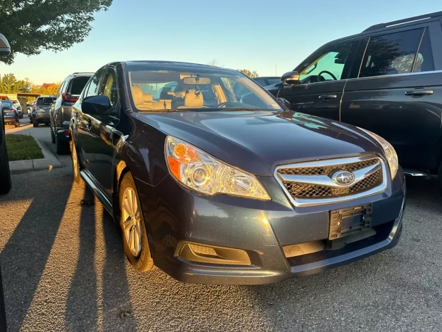 2011 Subaru Legacy 2.5i photo 1