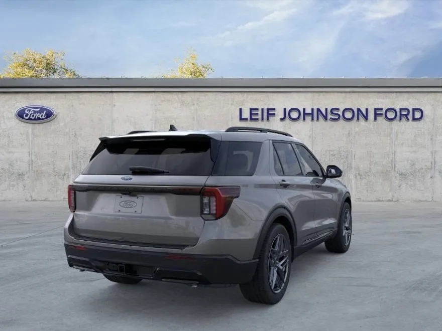 2025 Ford Explorer ST-Line photo 8