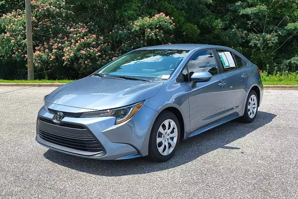 2024 Toyota Corolla LE photo 1