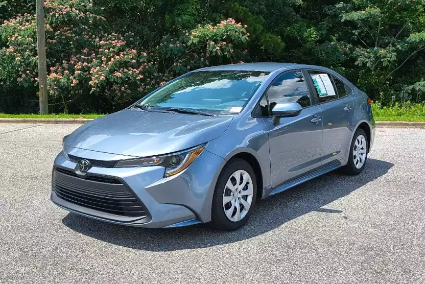 2024 Toyota Corolla LE photo 1