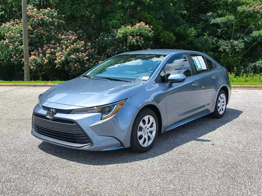 2024 Toyota Corolla LE photo 1