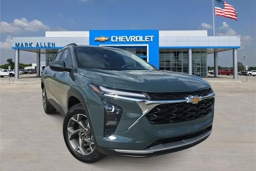 2026 Chevrolet Trax LT photo 1