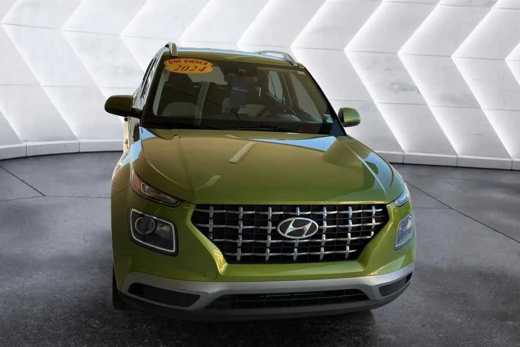 2024 Hyundai Venue SEL photo 1