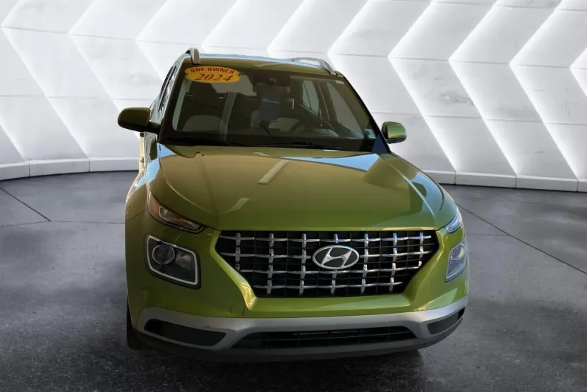 2024 Hyundai Venue SEL photo 1