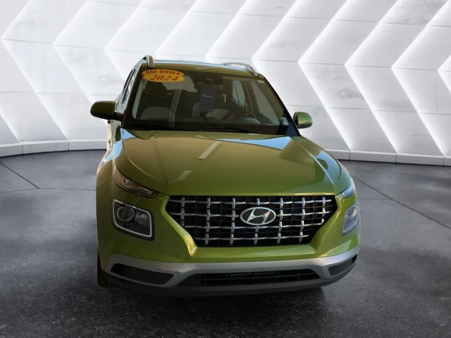 2024 Hyundai Venue SEL photo 1