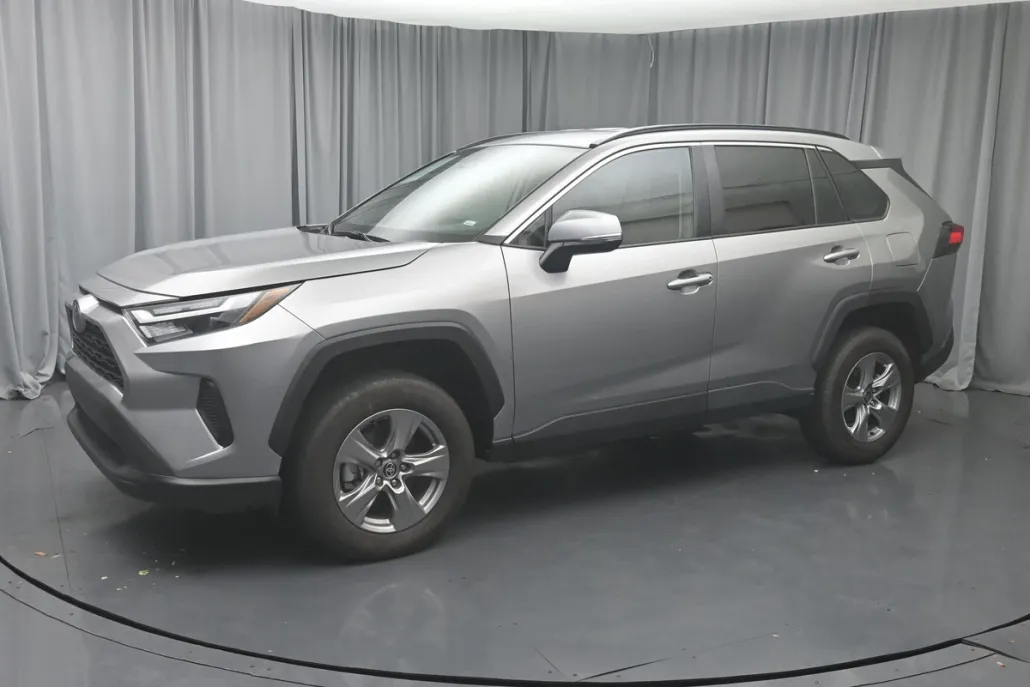 2025 Toyota RAV4 XLE photo 1