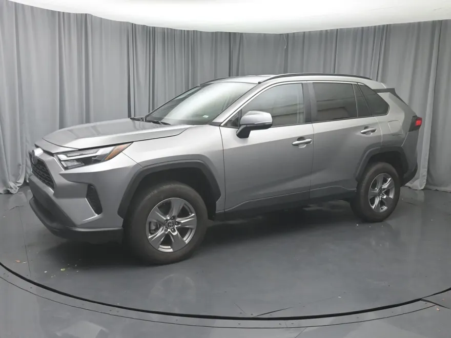 2025 Toyota RAV4 XLE photo 1
