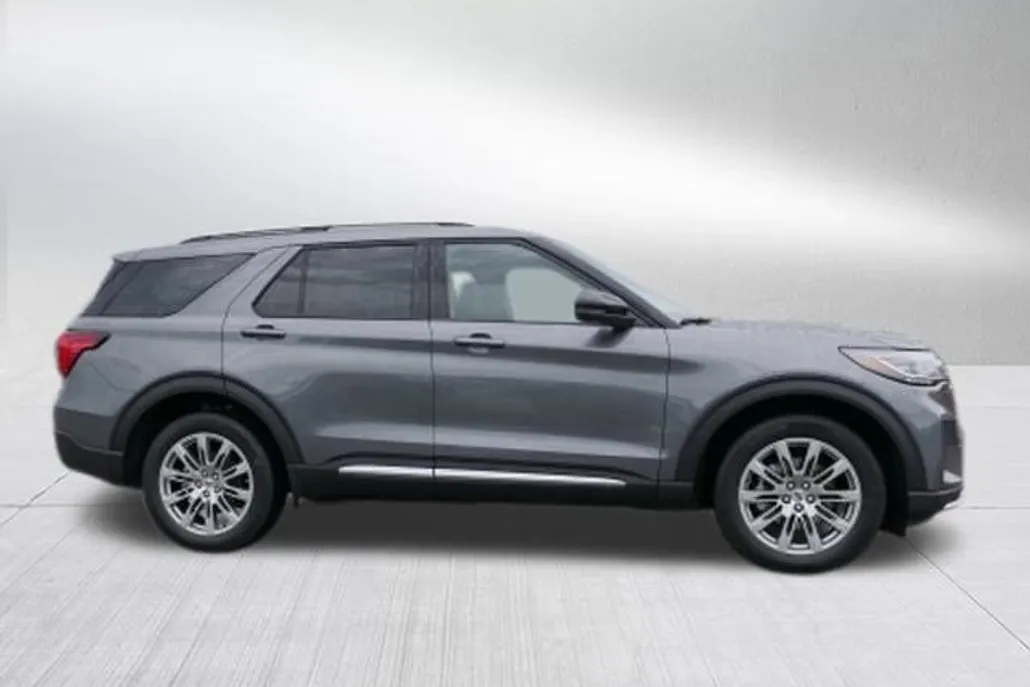 2025 Ford Explorer Platinum photo 1