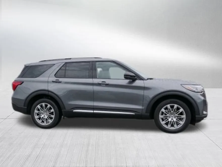 2025 Ford Explorer Platinum photo 1