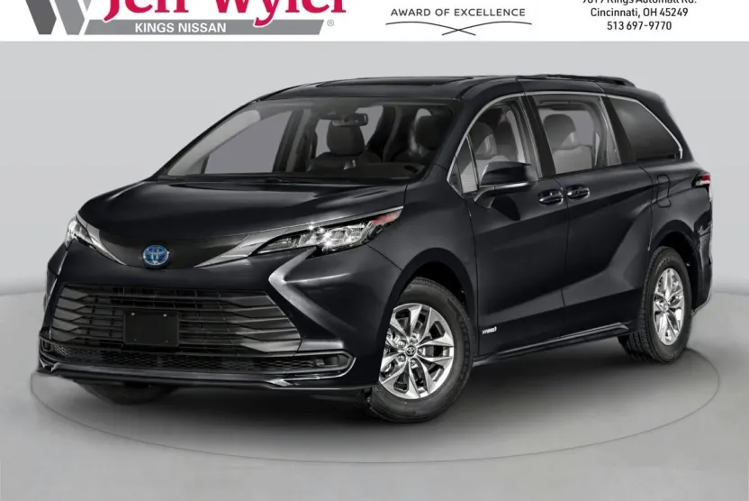2023 Toyota Sienna XLE photo 1