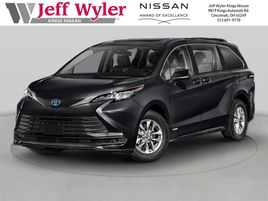 2023 Toyota Sienna XLE photo 1