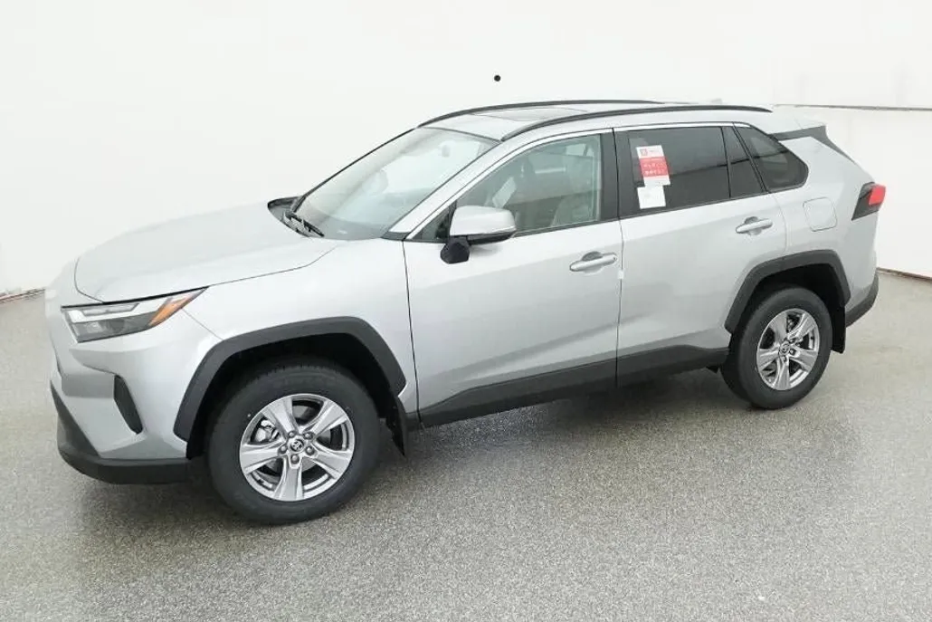 2025 Toyota RAV4 XLE photo 1
