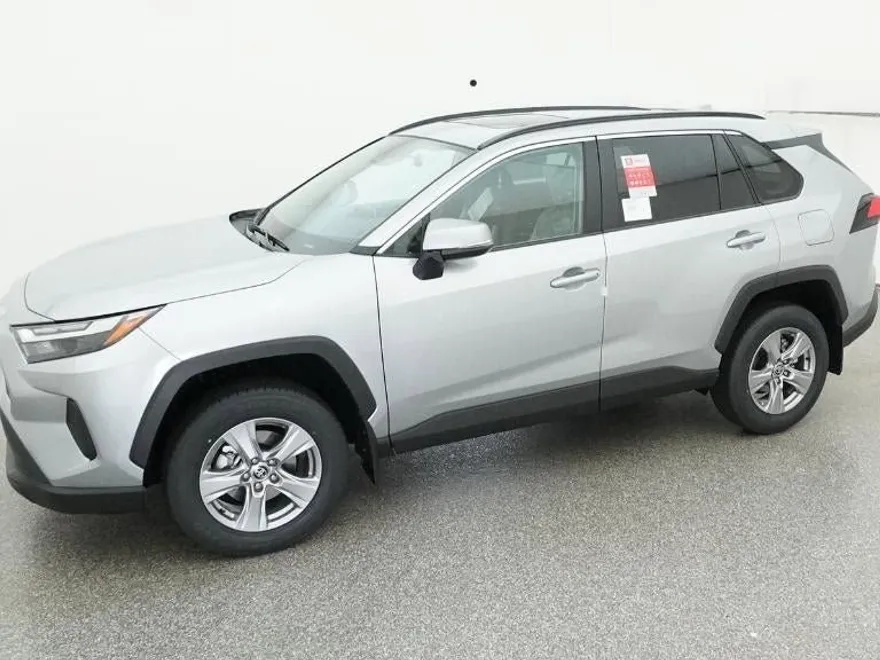 2025 Toyota RAV4 XLE photo 1